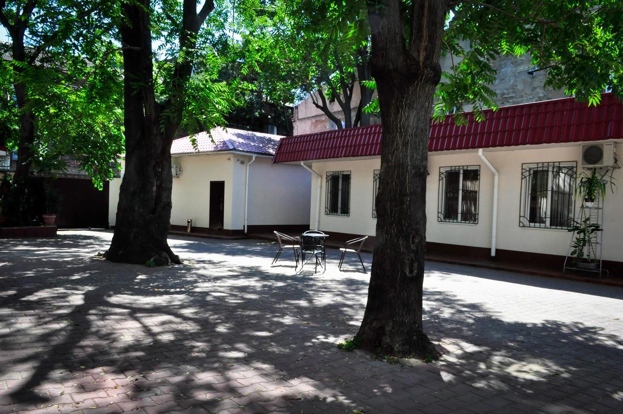Old Courtyard Hostel Odesa Exterior foto