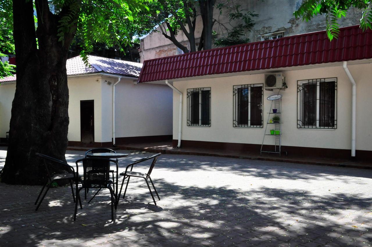 Old Courtyard Hostel Odesa Exterior foto