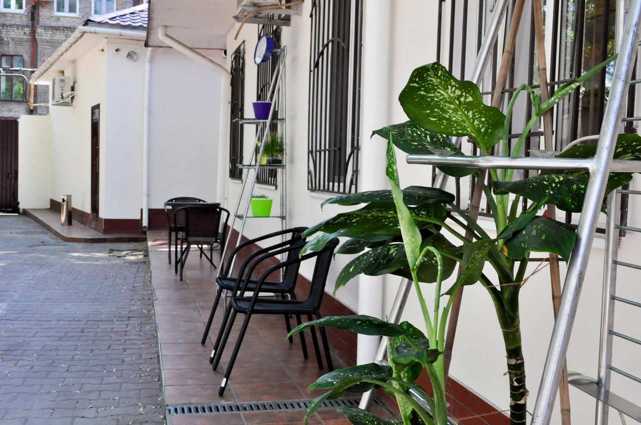 Old Courtyard Hostel Odesa Exterior foto